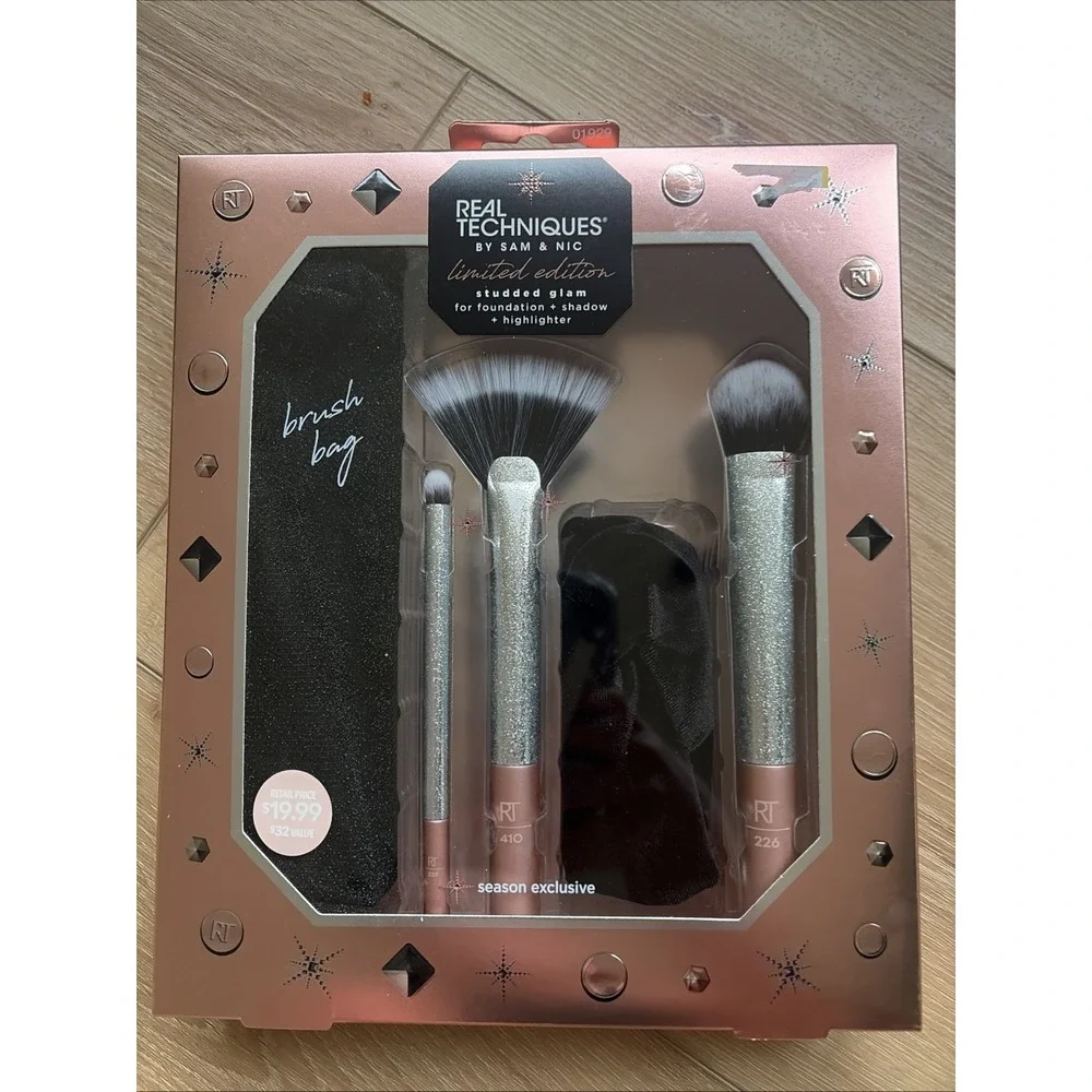 REAL TECHNIQUES Studded Glam Brush Set Limited Edition with Brush Bag & Headband